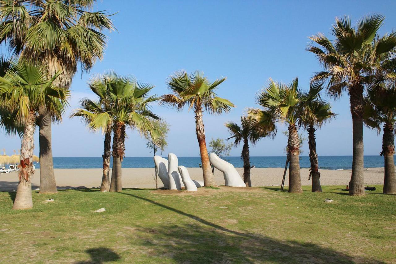 Vistas Al Mar Y Piscina Huoneisto
